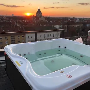 Noir Hotel- Penthouse Apartman Jacuzzival Apartman Szeged